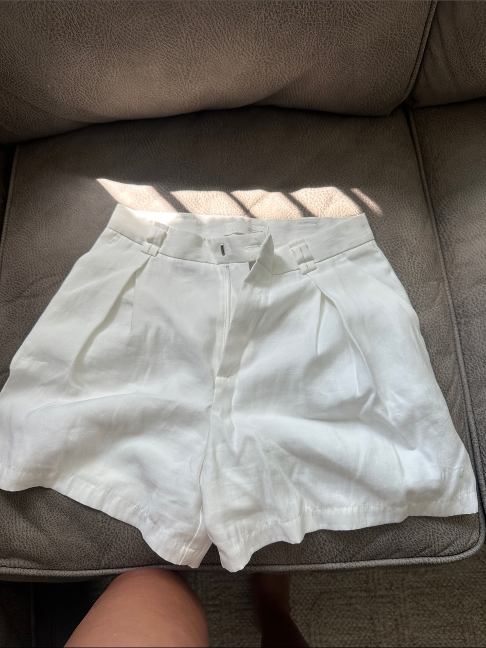 Zara White High-Waist Pleated Linen-Blend Shorts